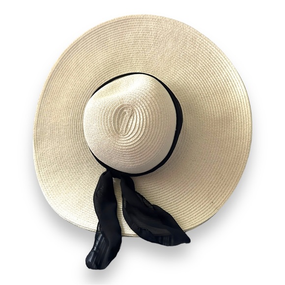 White wide brim hat with black tie - Picture 1 of 5